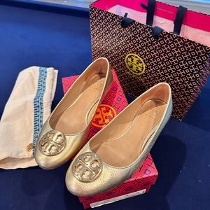 Gold Leather Tory Burch size 8 $80